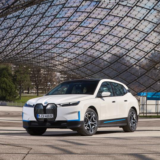 Aus einer Vision entstanden. Für die Elektromobilität geschaffen. Der neue BMW iX